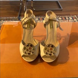 BCBG MaxAzria Pump